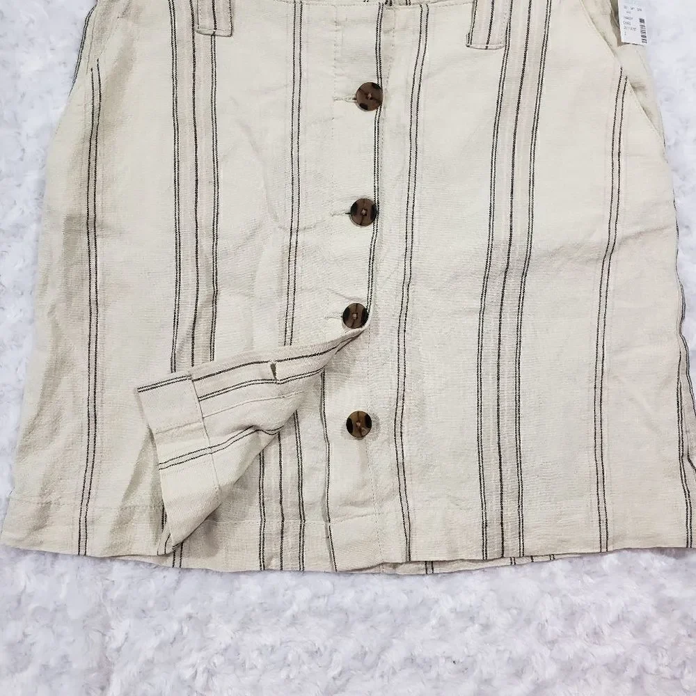NWT Linen blend maurices button skirt